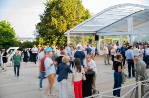lancement de la R5 où on voit les invités