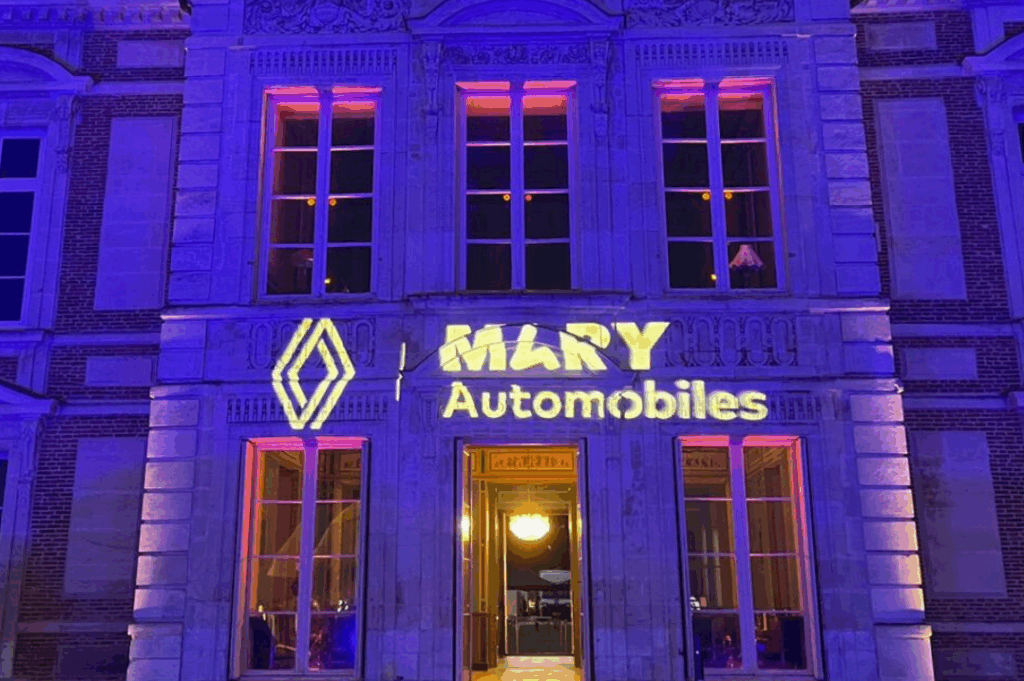 façade chateau des 2 lions avec éclairage gobo